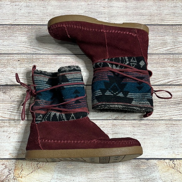 Toms Shoes - Toms Suede Nepal Southwest Knit Trim Faux Fur Lined Mocassin Boots